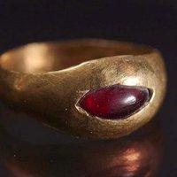 Child’s Garnet Ring Paints New Picture of Jerusalem Society 2,300 Years Ago